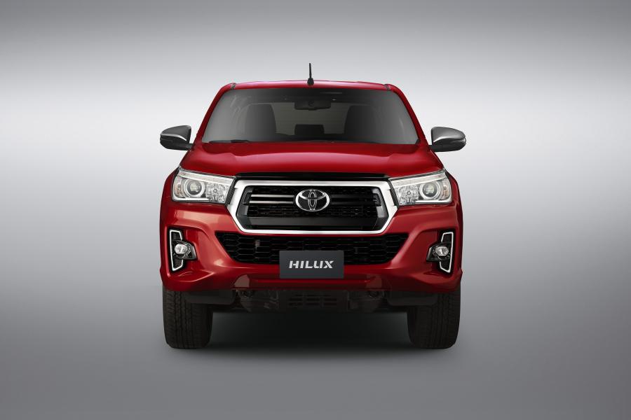  Toyota Hilux SRX 50th Anniversary Double Cab 2018 года  (LA) (фото 3 из 9)